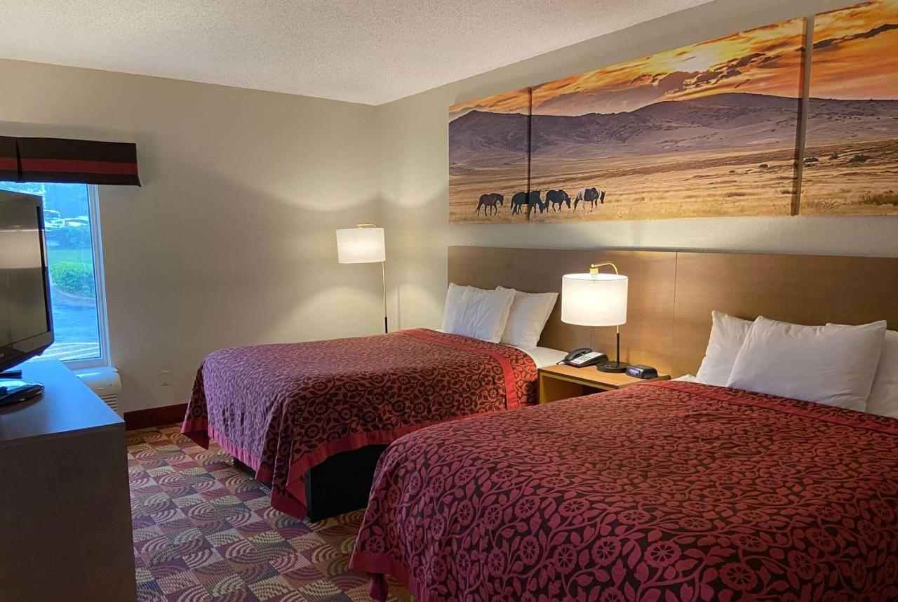 Days Inn & Suites By Wyndham Ridgeland Exterior foto